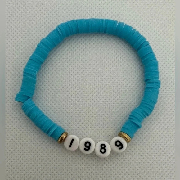 SET: Girls beaded bracelets. Taylor Swift ERAS on each bracelet. 11 bracelets. - Picture 8 of 16